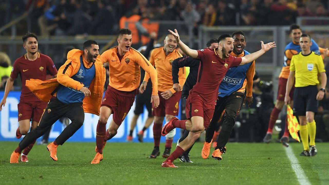AS Roma's Greek defender Kostas Manolas (R) celebrates after scoring a goal during the UEFA Champions League quarter-final second leg football match between AS Roma and FC Barcelona at the Olympic Stadium in Rome on April 10, 2018. / AFP PHOTO / LLUIS GENE