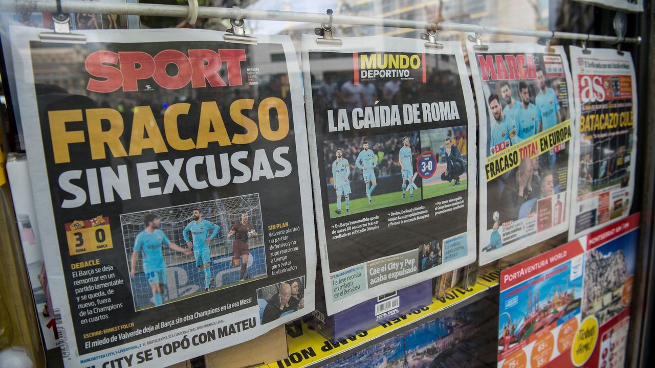 Front pages of sports newspapers are displayed at a kiosk in Barcelona on April 11, 2018 a day after the victory of AS Roma over FC Barcelona in the UEFA Champions League round of quarter-final second leg football match. Barcelona's shock Champions League exit at the hands of Roma does not discount what is likely to be a double-winning season but the loss should serve as a warning for what comes next. After the 3-0 defeat at Stadio Olimpico, which sent Roma through on away goals, Ernesto Valverde paid lip-service to shouldering responsibility but in the same breath pointed to a disappointment with his players. / AFP PHOTO / Josep LAGO