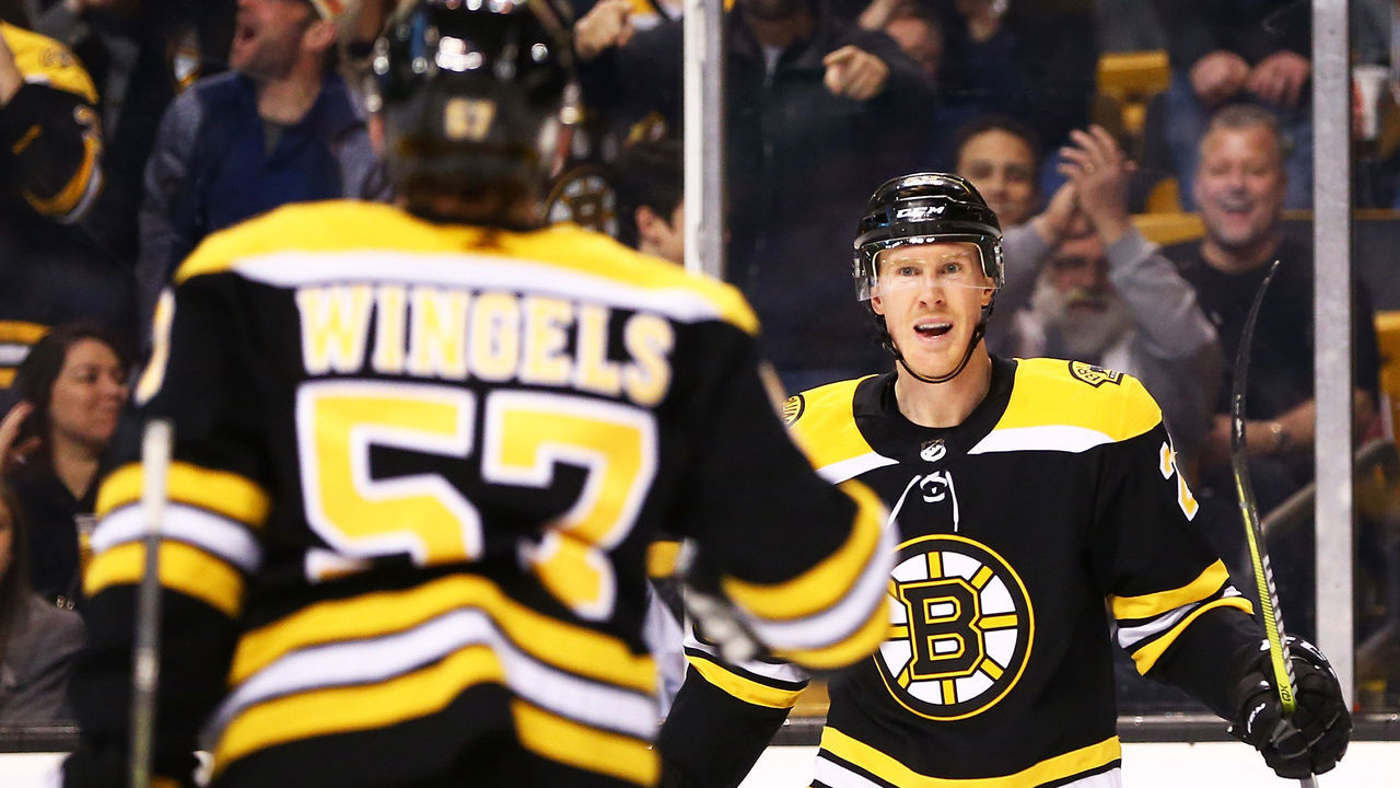 BOSTON, MA - FEBRUARY 27: Riley Nash #20 of the Boston Bruins reacts after scoring in the first period of a game against the Carolina Hurricanes at TD Garden on February 27, 2018 in Boston, Massachusetts.