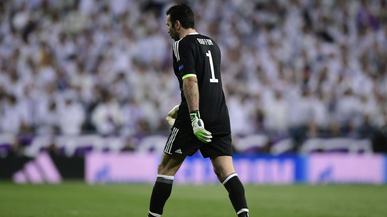 Juventus' Italian goalkeeper Gianluigi Buffon leaves the field after being shown a red card during the UEFA Champions League quarter-final second leg football match between Real Madrid CF and Juventus FC at the Santiago Bernabeu stadium in Madrid on April 11, 2018. / AFP PHOTO / JAVIER SORIANO