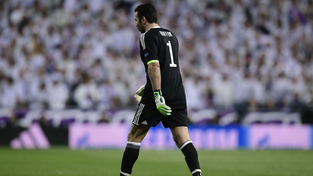 Juventus' Italian goalkeeper Gianluigi Buffon leaves the field after being shown a red card during the UEFA Champions League quarter-final second leg football match between Real Madrid CF and Juventus FC at the Santiago Bernabeu stadium in Madrid on April 11, 2018. / AFP PHOTO / JAVIER SORIANO