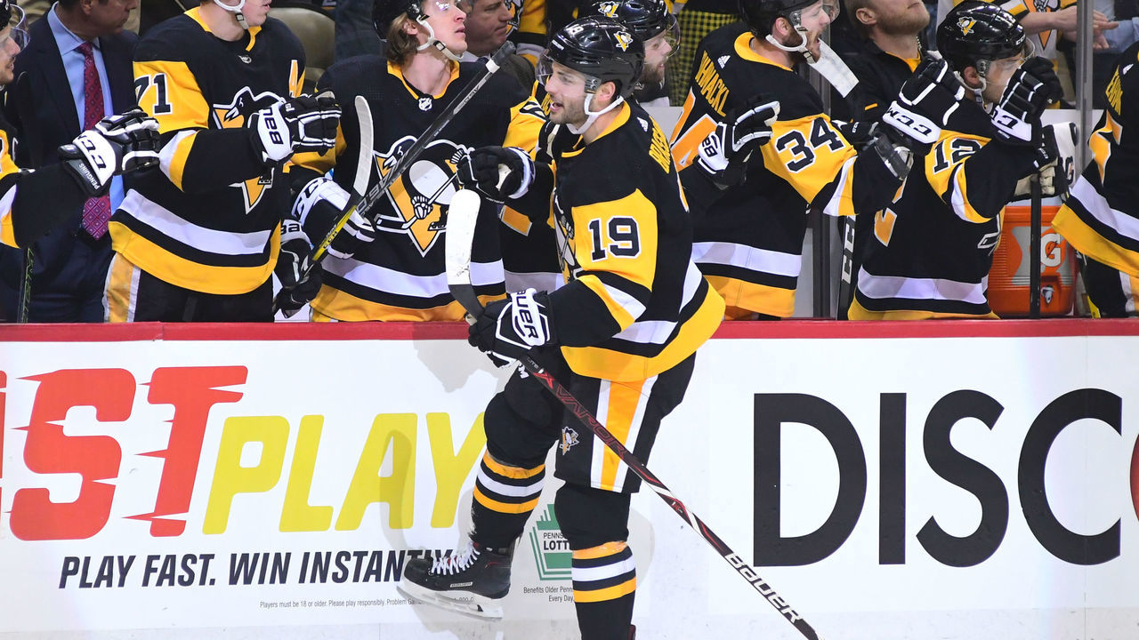 PITTSBURGH, PA - MARCH 25: Derick Brassard #19 of the Pittsburgh Penguins is congratulated by his bench after scoring a goal against the Philadelphia Flyers at PPG PAINTS Arena on March 25, 2018 in Pittsburgh, Pennsylvania.