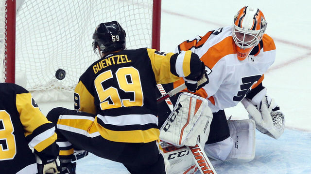Flyers' Hakstol says gut instinct is to start Elliott in Game 2