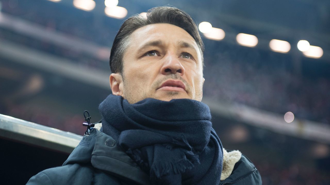 Eintracht Frankfurt's head coach Niko Kovac looks on prior to the German first division Bundesliga football match between RB Leipzig and Eintracht Frankfurt in Leipzig, eastern Germany, on January 21, 2017. / AFP / ROBERT MICHAEL