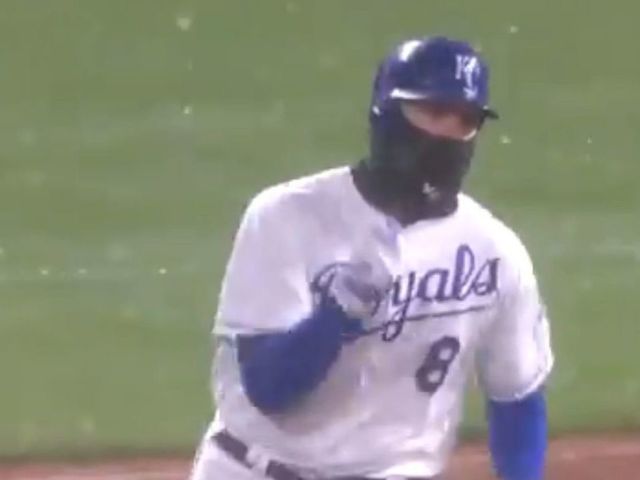 Watch: Angels-Royals finish game in Kansas City snow