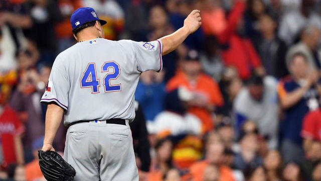 Watch: After losing no-no, Bartolo stops to salute man who spoiled it