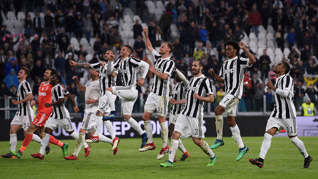 TURIN, ITALY - APRIL 15: Players of Juventus celebrtate after winning the serie A match between Juventus and UC Sampdoria at Allianz Stadium on April 15, 2018 in Turin, Italy.