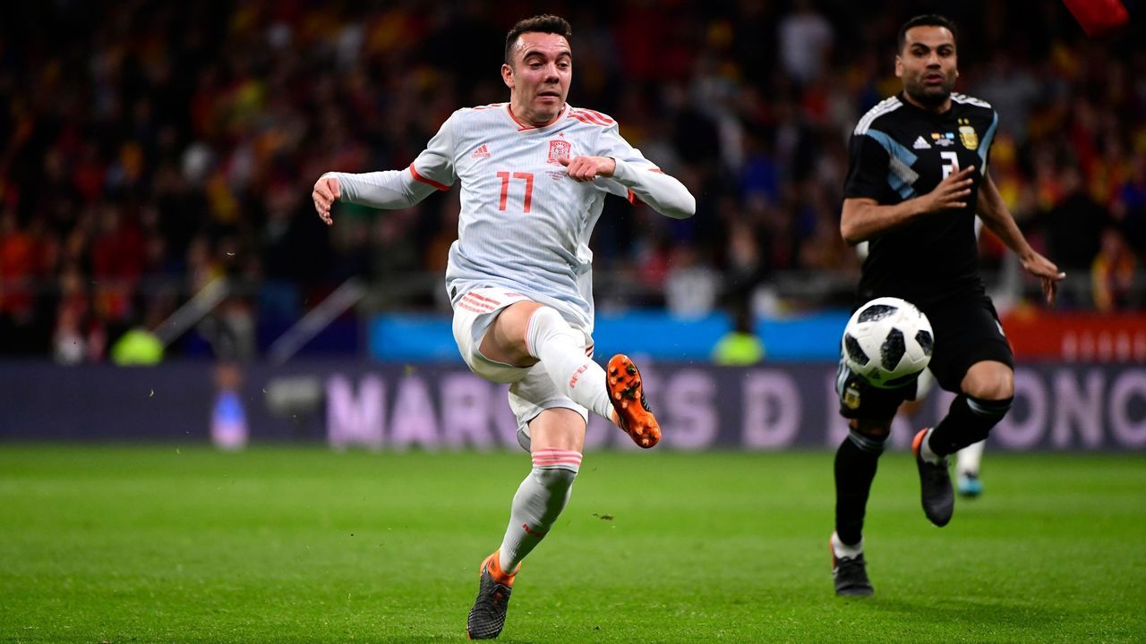 Spain's forward Iago Aspas scores a goal during a friendly football match between Spain and Argentina at the Wanda Metropolitano Stadium in Madrid on March 27, 2018. / AFP PHOTO / PIERRE-PHILIPPE MARCOU