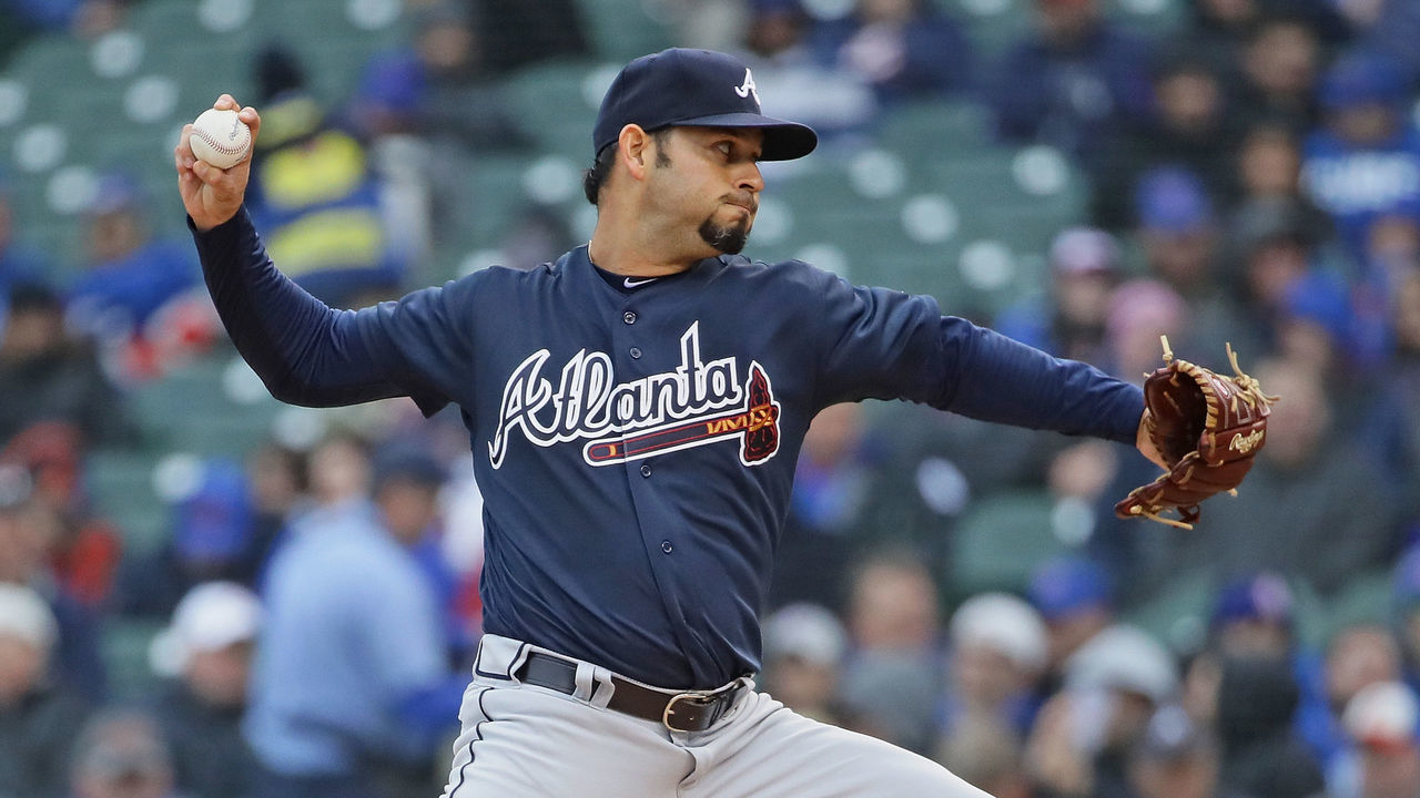 CHICAGO, IL - APRIL 13: Starting pitcher Anibal Sanchez #19 of the Atlanta Braves delivers the ball against the Chicago Cubs at Wrigley Field on April 13, 2018 in Chicago, Illinois. The Braves defeated the Cubs 4-0.