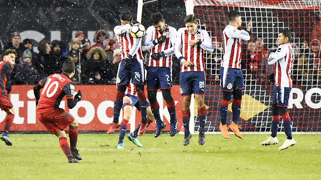 TORONTO, ON - APRIL 17: Sebastian Giovinco #10 of Toronto FC takes a free kick against Chivas Guadalajara during the CONCACAF Champions League Final Leg 1 on April 17, 2018 at BMO Field in Toronto, Ontario, Canada.