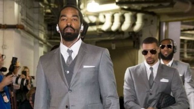 Look: LeBron gifts teammates matching suits for Game 3 in Indiana