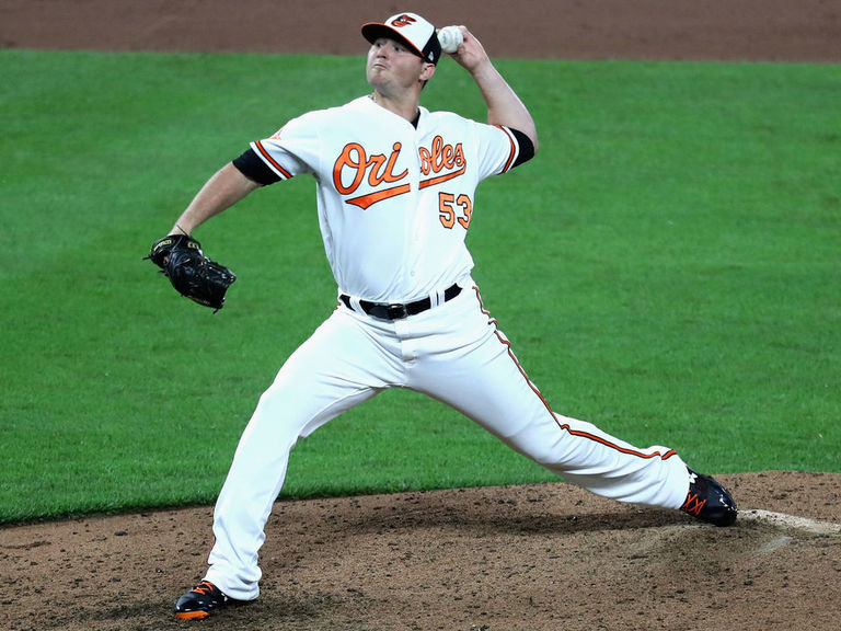 Orioles' Britton throws off mound for 1st time since surgery