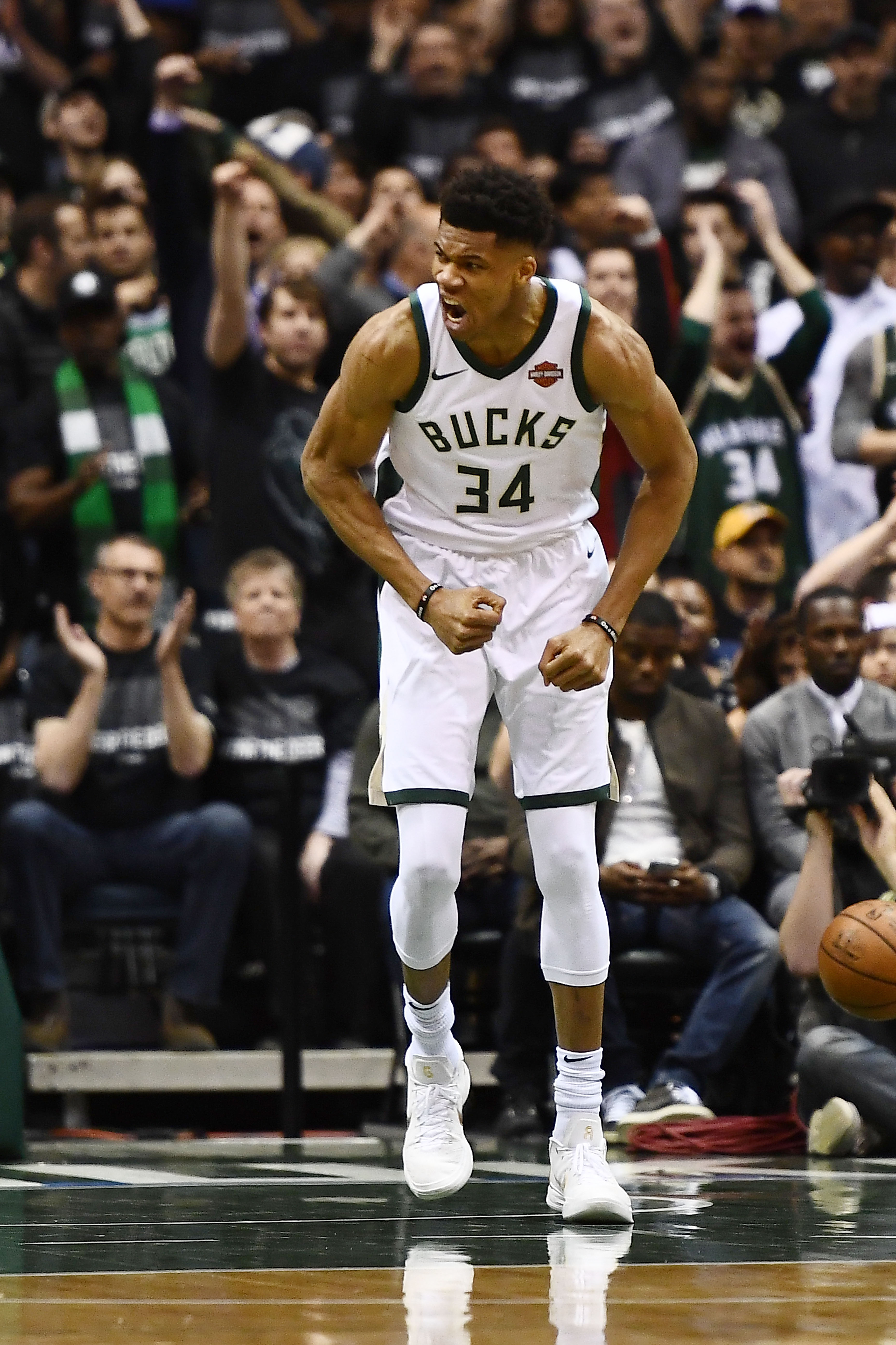 Giannis Antetokounmpo • Flex