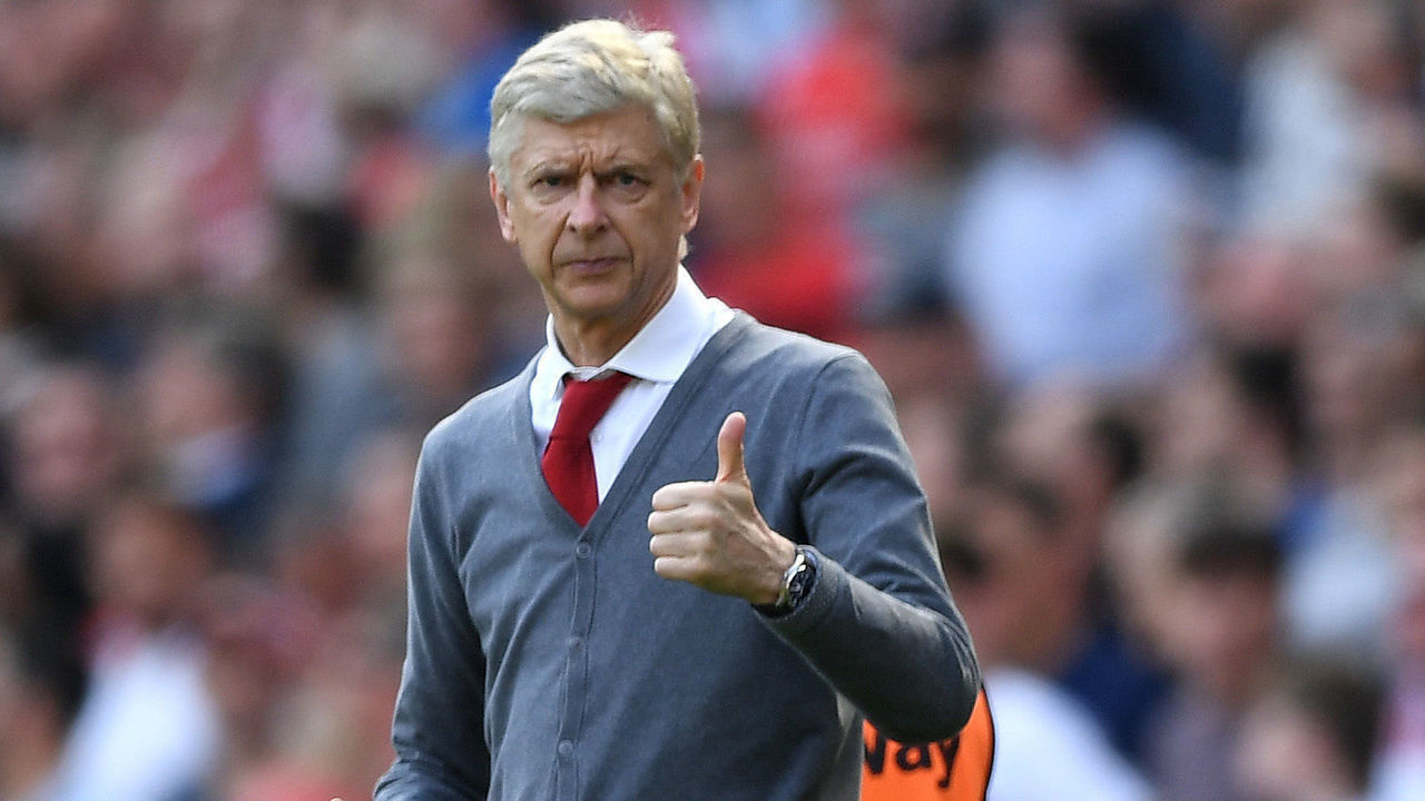 LONDON, ENGLAND - APRIL 22: Arsene Wenger, Manager of Arsenal gives the thumbs up during the Premier League match between Arsenal and West Ham United at Emirates Stadium on April 22, 2018 in London, England.