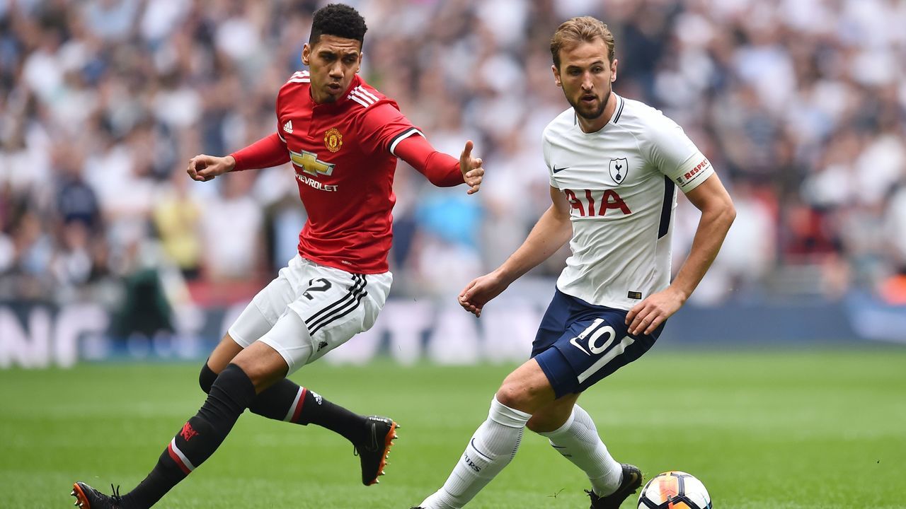 Tottenham Hotspur's English striker Harry Kane (R) turns against Manchester United's English defender Chris Smalling (L) during the English FA Cup semi-final football match between Tottenham Hotspur and Manchester United at Wembley Stadium in London, on April 21, 2018.