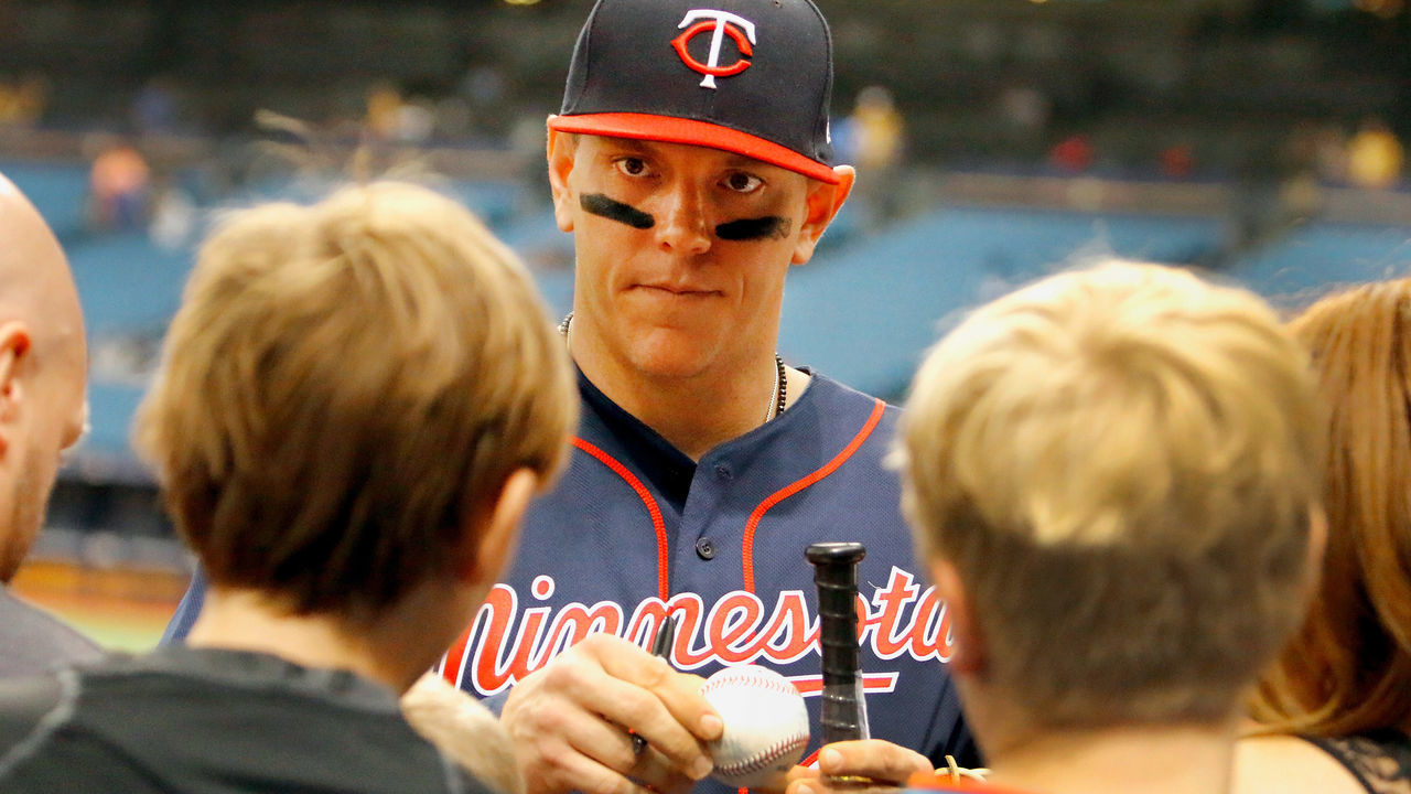 ST. PETERSBURG, FL - APRIL 22: Logan Morrison #99 of the Minnesota Twins signs autographs for fans prior to the game against the Tampa Bay Rays at Tropicana Field on April 22, 2018 in St. Petersburg, Florida.
