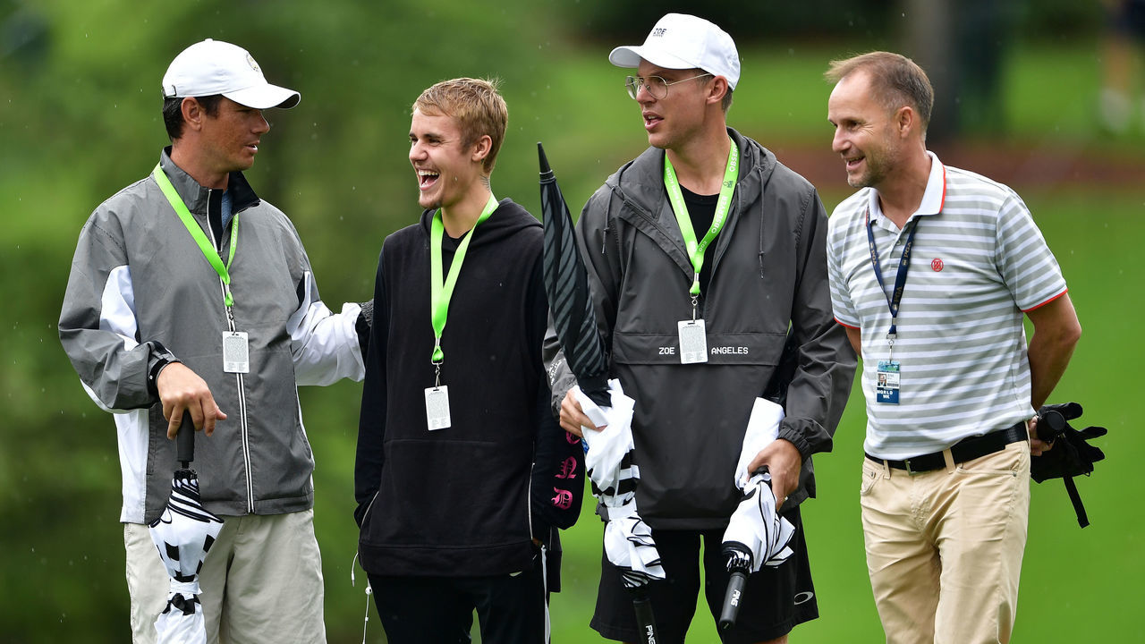 CHARLOTTE, NC - AUGUST 08: Musician Justin Bieber attends a practice round prior to the 2017 PGA Championship at Quail Hollow Club on August 8, 2017 in Charlotte, North Carolina.