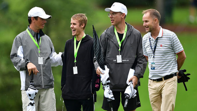 CHARLOTTE, NC - AUGUST 08: Musician Justin Bieber attends a practice round prior to the 2017 PGA Championship at Quail Hollow Club on August 8, 2017 in Charlotte, North Carolina.