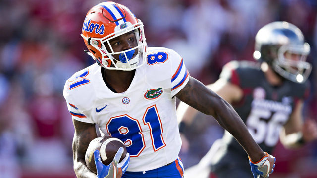 FAYETTEVILLE, AR - NOVEMBER 5: Antonio Callaway #81 of the Florida Gators returns a kick off during a game against the Arkansas Razorbacks at Razorback Stadium on November 5, 2016 in Fayetteville, Arkansas.
