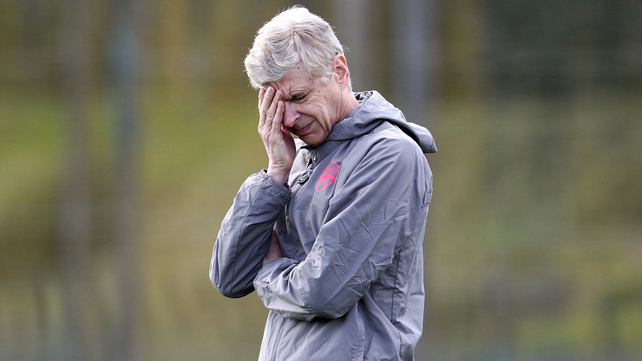ST ALBANS, ENGLAND - APRIL 25: Arsene Wenger, Manager of Arsenal looks on during an Arsenal Training session ahead of there Europa League semi-final first-leg match against Athletico Madrid at London Colney on April 25, 2018 in St Albans, England.