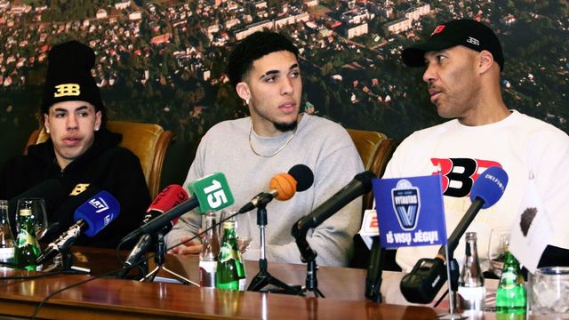 US basketball player (L-R) LaMelo Ball, LiAngelo Ball and their father LaVar Ball attend a press conference in Prienai, Lithuania, where they will play for the Vytautas club on January 5, 2018. Basketball-crazed Lithuania welcomed LiAngelo and LaMelo Ball, the two youngest sons of flamboyant Los Angeles entrepreneur LaVar Ball who recently made headlines due to a feud with US President Donald Trump. / AFP PHOTO / Petras Malukas