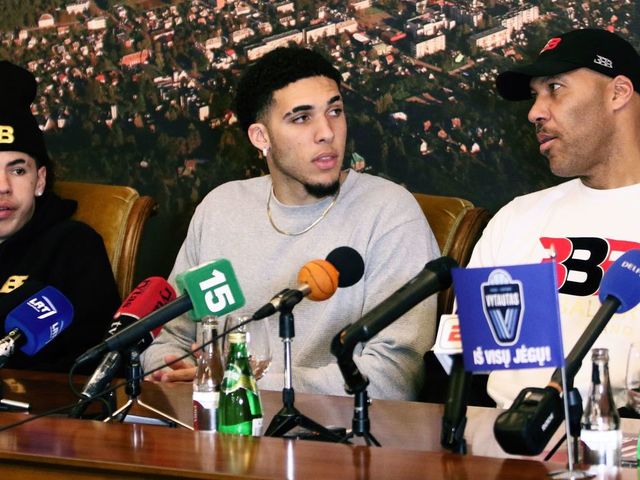 US basketball player (L-R) LaMelo Ball, LiAngelo Ball and their father LaVar Ball attend a press conference in Prienai, Lithuania, where they will play for the Vytautas club on January 5, 2018. Basketball-crazed Lithuania welcomed LiAngelo and LaMelo Ball, the two youngest sons of flamboyant Los Angeles entrepreneur LaVar Ball who recently made headlines due to a feud with US President Donald Trump. / AFP PHOTO / Petras Malukas