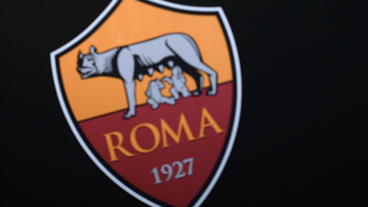 AS Roma's French coach Rudi Garcia looks on during a press conference at Rome's training camp Trigoria on the outskirts of Rome on February 11, 2014, one day ahead of the second leg of the semi-final Coppa Italia football match. AFP PHOTO / ANDREAS SOLARO