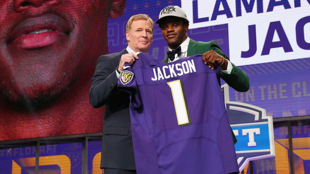ARLINGTON, TX - APRIL 26: Lamar Jackson of Louisville poses with NFL Commissioner Roger Goodell after being picked #32 overall by the Baltimore Ravens during the first round of the 2018 NFL Draft at AT&T Stadium on April 26, 2018 in Arlington, Texas.