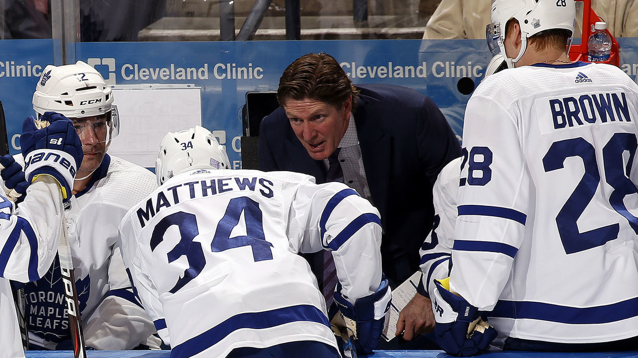 SUNRISE, FL - NOVEMBER 22: Toronto Maple Leafs Head Coach Mike Babcock chats with Auston Matthews #34 during a break in the action against the Florida Panthers at the BB&T Center on November 22, 2017 in Sunrise, Florida.
