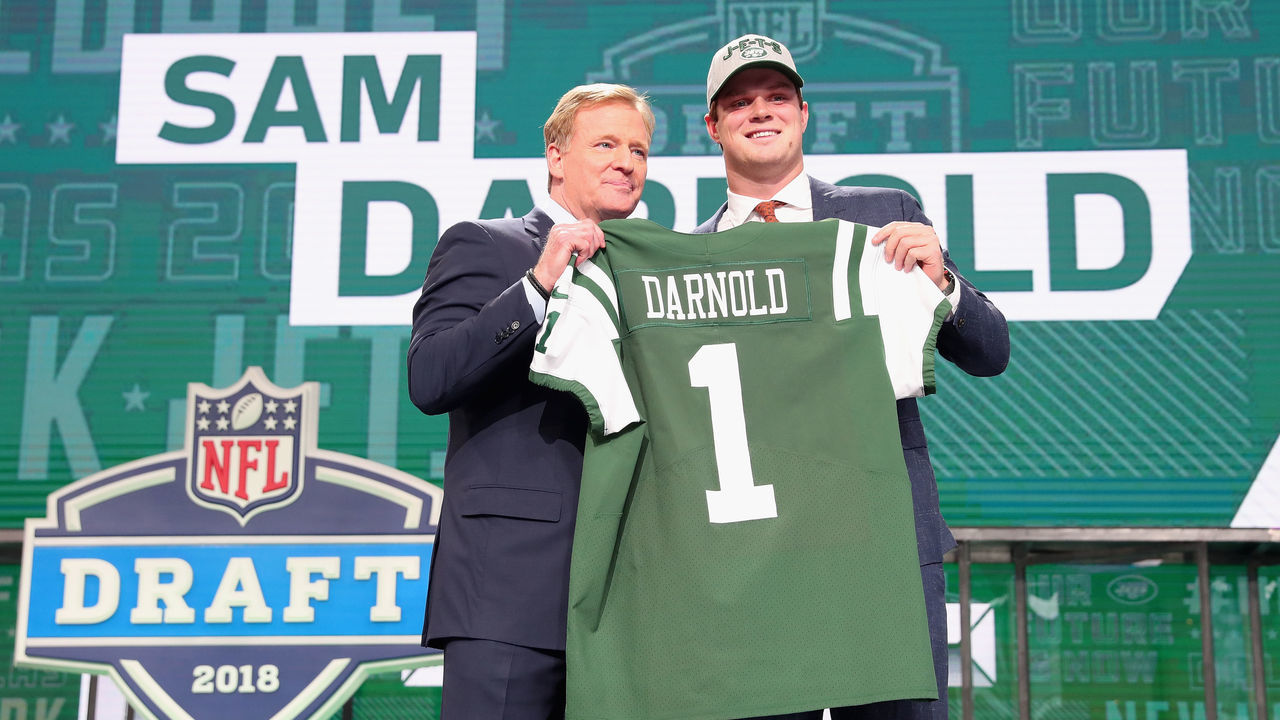 ARLINGTON, TX - APRIL 26: Sam Darnold of USC poses with NFL Commissioner Roger Goodell after being picked #3 overall by the New York Jets during the first round of the 2018 NFL Draft at AT&T Stadium on April 26, 2018 in Arlington, Texas.