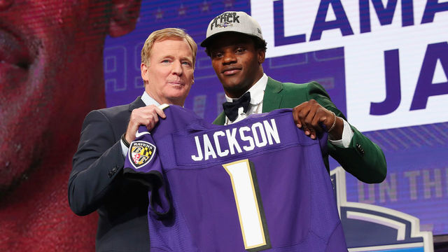ARLINGTON, TX - APRIL 26: Lamar Jackson of Louisville poses with NFL Commissioner Roger Goodell after being picked #32 overall by the Baltimore Ravens during the first round of the 2018 NFL Draft at AT&T Stadium on April 26, 2018 in Arlington, Texas.