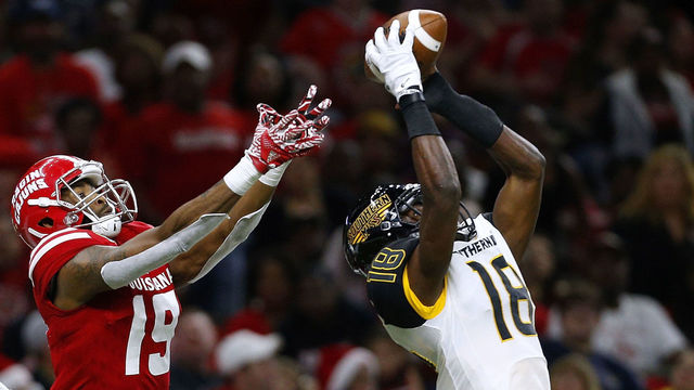 NEW ORLEANS, LA - DECEMBER 17: Tarvarius Moore #18 of the Southern Miss Golden Eagles intercepts the ball over Michael Jacquet #19 of the Louisiana-Lafayette Ragin Cajuns during the first half of a game at the Mercedes-Benz Superdome on December 17, 2016 in New Orleans, Louisiana.