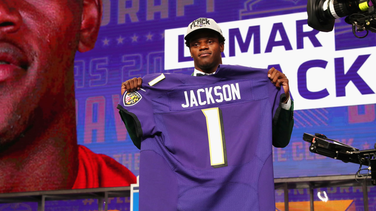 ARLINGTON, TX - APRIL 26: Lamar Jackson of Louisville poses after being picked #32 overall by the Baltimore Ravens during the first round of the 2018 NFL Draft at AT&T Stadium on April 26, 2018 in Arlington, Texas.