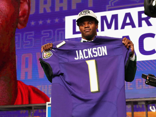 ARLINGTON, TX - APRIL 26: Lamar Jackson of Louisville poses after being picked #32 overall by the Baltimore Ravens during the first round of the 2018 NFL Draft at AT&T Stadium on April 26, 2018 in Arlington, Texas.