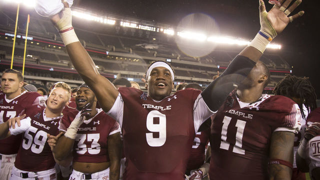PHILADELPHIA, PA - OCTOBER 21: Jacob Martin #9 of the Temple Owls celebrates at the end of the game against the South Florida Bulls at Lincoln Financial Field on October 21, 2016 in Philadelphia, Pennsylvania. The Owls defeated the Bulls 46-30.