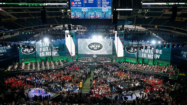 ARLINGTON, TX - APRIL 26: The New York Jets logo is seen on a video board during the first round of the 2018 NFL Draft at AT&T Stadium on April 26, 2018 in Arlington, Texas.