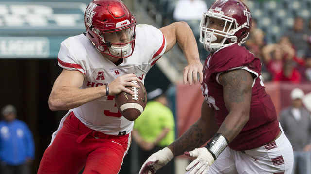 PHILADELPHIA, PA - SEPTEMBER 30: Kyle Postma #3 of the Houston Cougars runs the ball against Jullian Taylor #94 of the Temple Owls in the fourth quarter at Lincoln Financial Field on September 30, 2017 in Philadelphia, Pennsylvania. The Houston Cougars defeated the Temple Owls 20-13.
