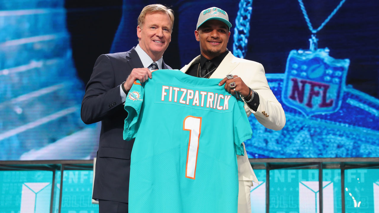 ARLINGTON, TX - APRIL 26: Minkah Fitzpatrick of Alabama poses with NFL Commissioner Roger Goodell after being picked #11 overall by the Miami Dolphins during the first round of the 2018 NFL Draft at AT&T Stadium on April 26, 2018 in Arlington, Texas.