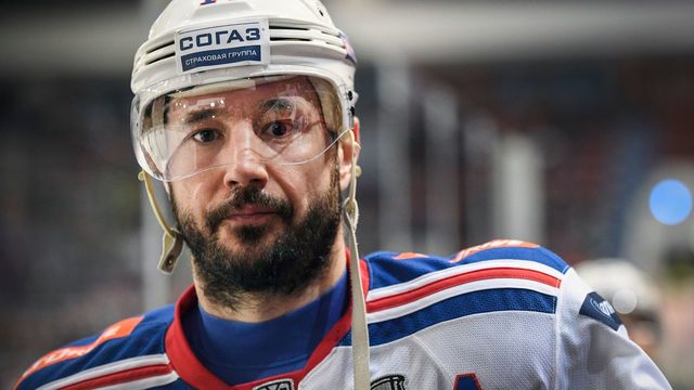 Russian SKA St. Petersburg winger, Ilya Kovalchuk leaves the ice a after pregame warm up on April 2, 2018 in Moscow. The former New Jersey Devils forward declared his intentions to return to the National Hockey League (NHL) after five seasons in Russia, as SKA St. Petersburg was eliminated from the Kontinental Hockey Leagues (KHL) playoffs. Ilya Kovalchuk reached his 35th birthday on April 15, which changed his status in the NHL and allowed him to negotiate and agree to terms with any NHL team as a free agent, local media reported. / AFP PHOTO / Alexander NEMENOV