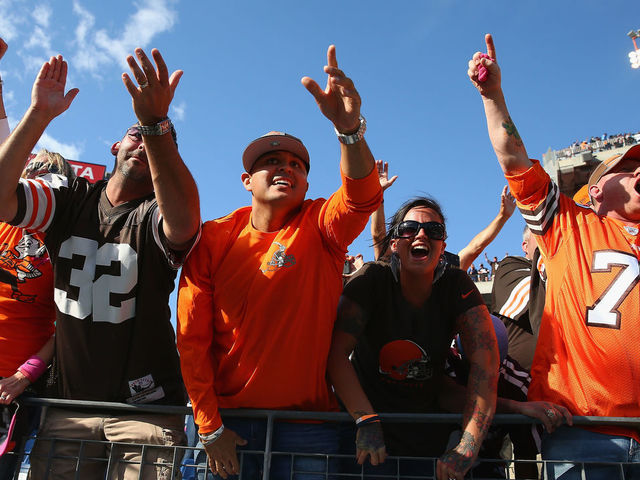 Look: Browns fan paints house in team colors