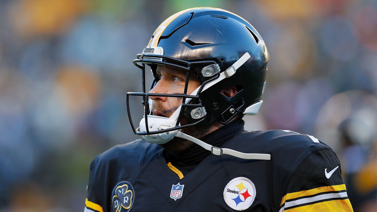 PITTSBURGH, PA - JANUARY 14: Ben Roethlisberger #7 of the Pittsburgh Steelers reacts against the Jacksonville Jaguars during the second half of the AFC Divisional Playoff game at Heinz Field on January 14, 2018 in Pittsburgh, Pennsylvania.