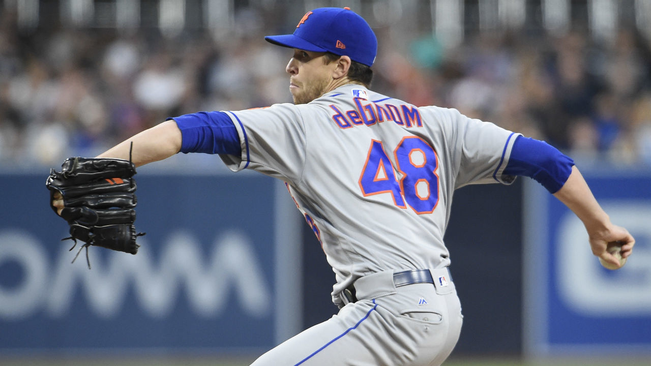 SAN DIEGO, CA - APRIL 27: Jacob deGrom #48 of the New York Mets pitches during the first inning of a baseball game against the San Diego Padres at PETCO Park on April 27, 2018 in San Diego, California.