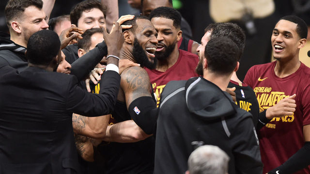 NBA players go wild over LeBron James' game-winning bank shot
