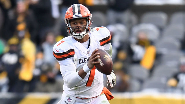 PITTSBURGH, PA - DECEMBER 31: DeShone Kizer #7 of the Cleveland Browns runs upfield in the first half during the game against the Pittsburgh Steelers at Heinz Field on December 31, 2017 in Pittsburgh, Pennsylvania.