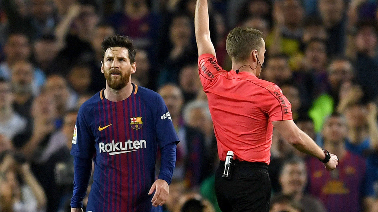 BARCELONA, SPAIN - MAY 06: Alejandro Jose Hernandez Hernandez shows a yellow card to Lionel Messi of Barcelona during the La Liga match between Barcelona and Real Madrid at Camp Nou on May 6, 2018 in Barcelona, Spain.