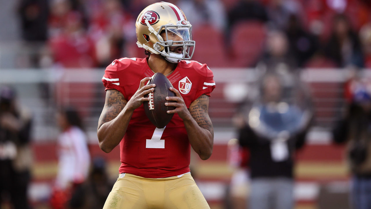 SANTA CLARA, CA - JANUARY 01: Colin Kaepernick #7 of the San Francisco 49ers drops back to pass against the Seattle Seahawks at Levi's Stadium on January 1, 2017 in Santa Clara, California.