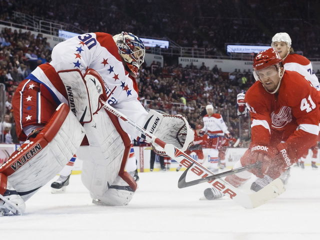 GIF: Capitals G Neuvirth's diving poke check fails; hilarity ensues
