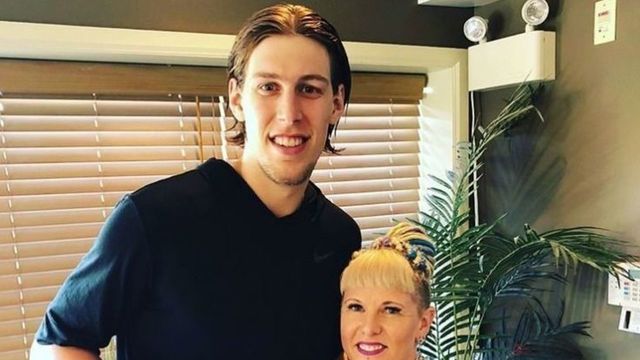 Kelly Olynyk donates his hair to Wigs for Kids