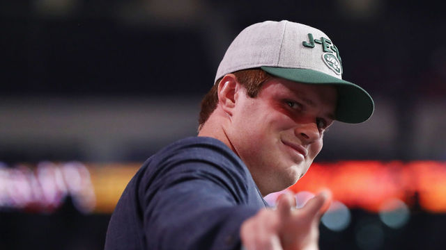 ARLINGTON, TX - APRIL 26: Sam Darnold of USC gestures after being picked #3 overall by the New York Jets during the first round of the 2018 NFL Draft at AT&T Stadium on April 26, 2018 in Arlington, Texas.