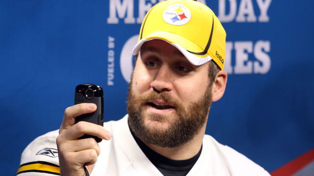 ARLINGTON, TX - FEBRUARY 01: Quarterback Ben Roethlisberger #7 of the Pittsburgh Steelers uses his phone as he is up on the pdium during Super Bowl XLV Media Day ahead of Super Bowl XLV at Cowboys Stadium on February 1, 2011 in Arlington, Texas. The Pittsburgh Steelers will play the Green Bay Packers in Super Bowl XLV on February 6, 2011 at Cowboys Stadium.